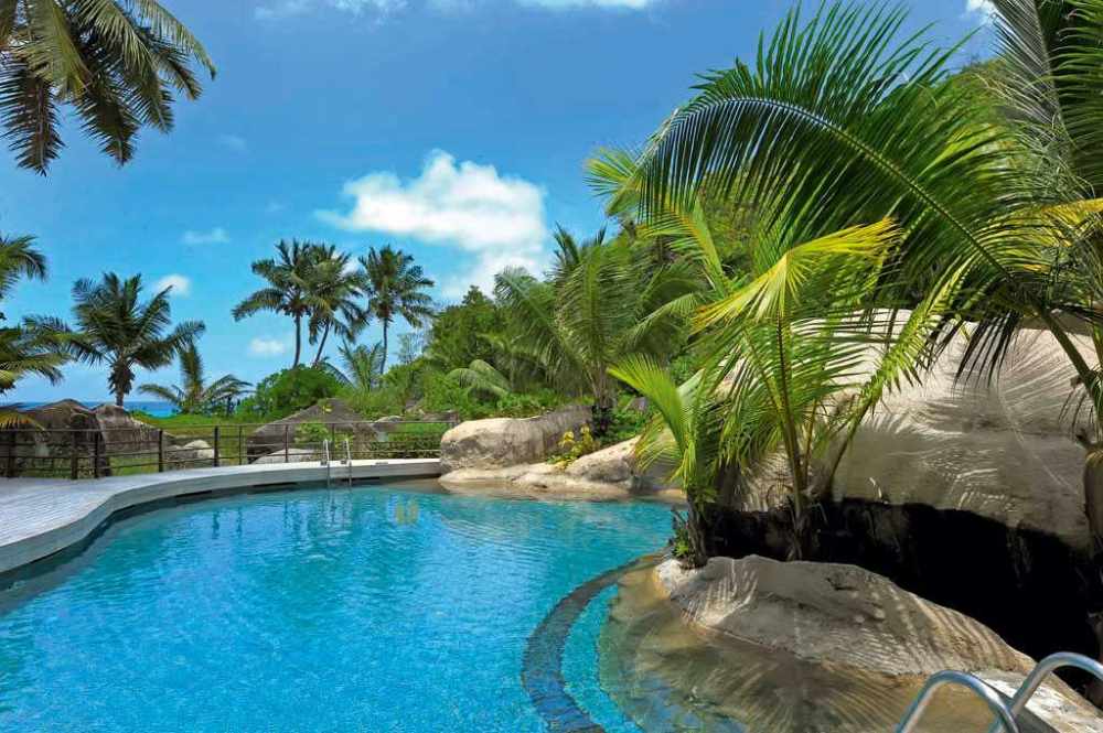 塞舌尔康斯坦茨利莫里亚度假村 Constance Lémuria Resort_phoca_thumb_l_CLRPBP11_PoolView01.jpg