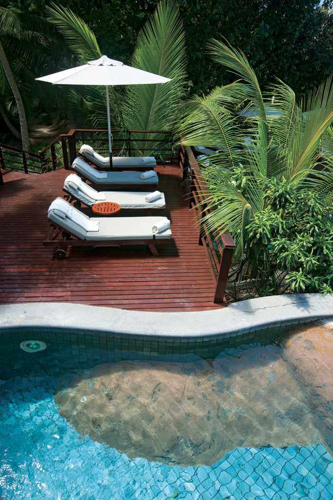塞舌尔康斯坦茨利莫里亚度假村 Constance Lémuria Resort_phoca_thumb_l_CLRPBS09_Pool5.jpg
