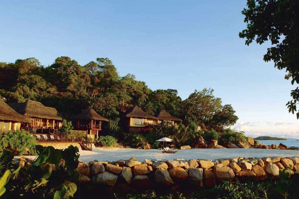 塞舌尔康斯坦茨利莫里亚度假村 Constance Lémuria Resort_phoca_thumb_l_LRPDSPVillFrBeach.jpg