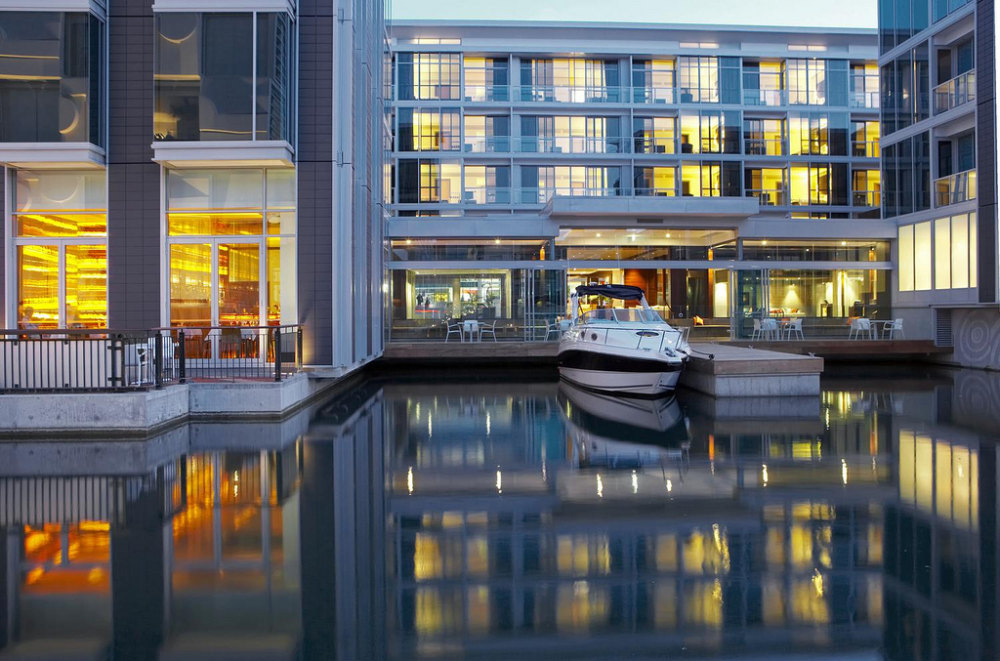 威斯汀_15)The Westin Auckland Lighter Quay—Rear of the Hotel and Q restaurant 拍攝者.jpg