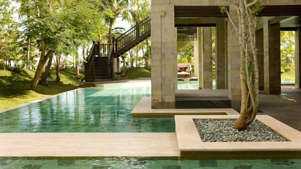 巴厘岛洲际度假酒店（InterContinental Bali Resort）_003474-07-outdoor-spa-pool-walkway.jpg