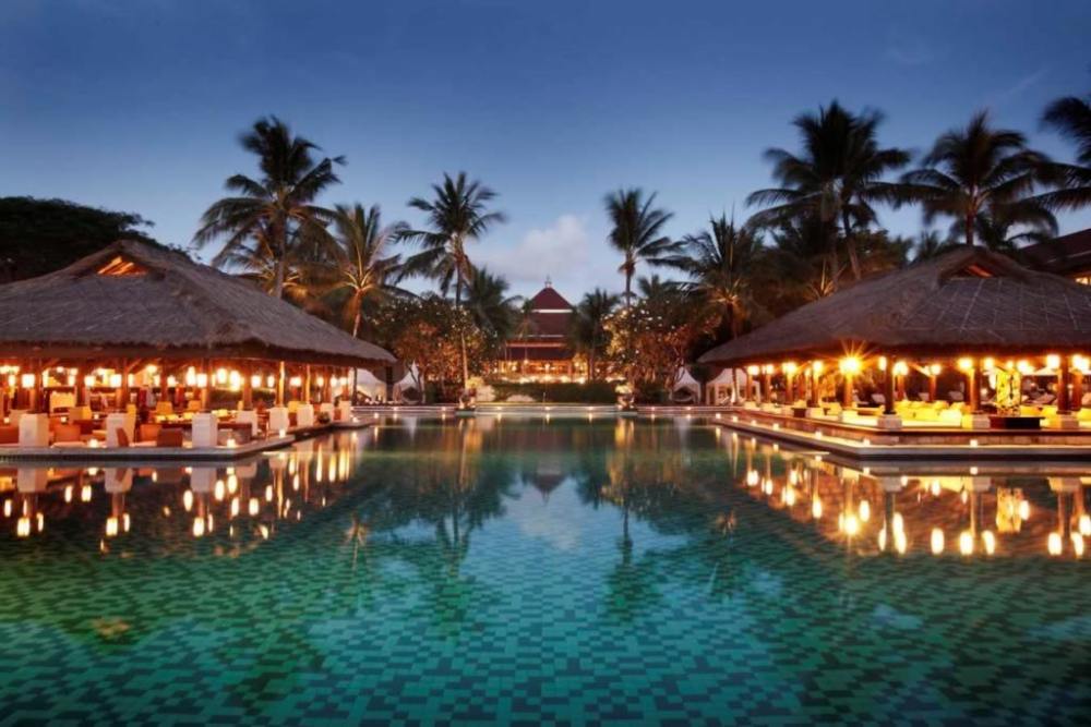 巴厘岛洲际度假酒店（InterContinental Bali Resort）_Main-Pool-at-Dusk.jpg