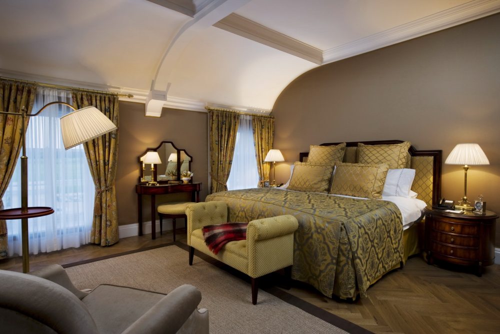 爱尔兰Castlemartyr度假村 Castlemartyr Resort Ireland_ORKCR_25619301_CM_Manor_Deluxe_Bedroom.jpg