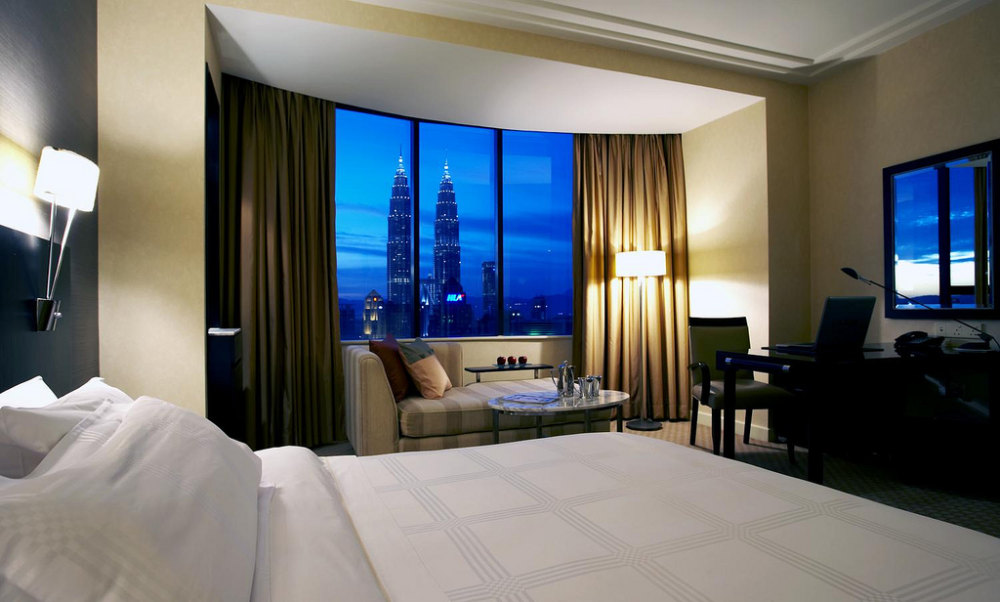 吉隆坡威斯汀酒店_13)The Westin Kuala Lumpur—Deluxe Twin Tower - View of The Petronas Twin Tower .jpg