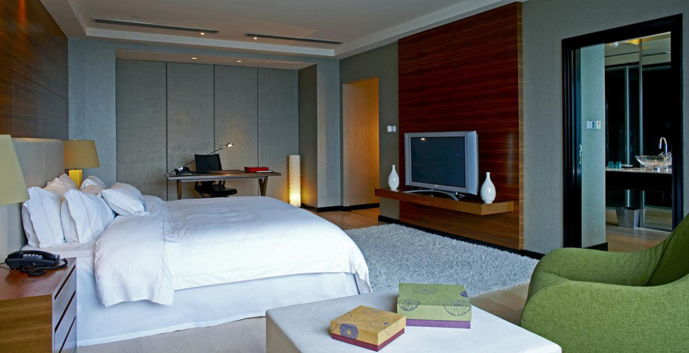 吉隆坡威斯汀酒店_24)The Westin Kuala Lumpur—Bedroom of the Chairman Suite 拍攝者.jpg