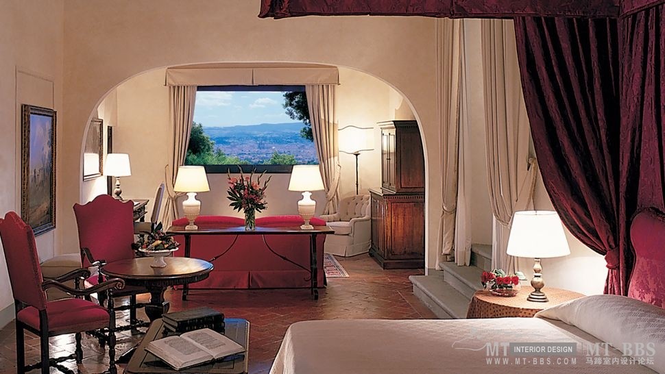 意大利佛罗伦斯圣米歇尔别墅酒店 Villa San Michele_002656-09-bedroom-view.jpg