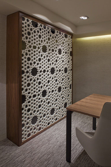 卡塔尔多哈-机场豪华贵宾休息室_36SHH_pM_-Fretwork-wall-concealing-refreshment-station.jpg