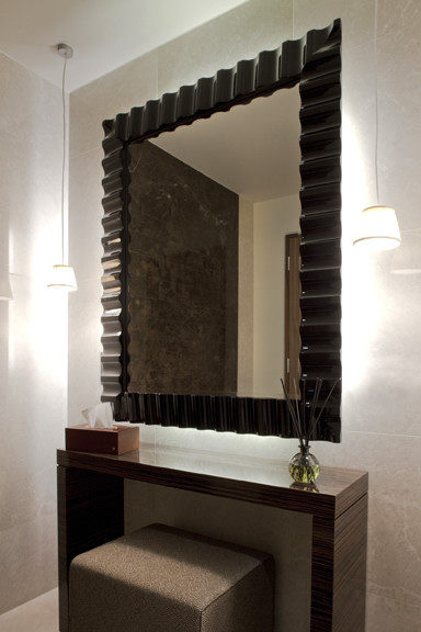 卡塔尔多哈-机场豪华贵宾休息室_20SHH_pM_-Washroom-mirror-and-console-table.jpg