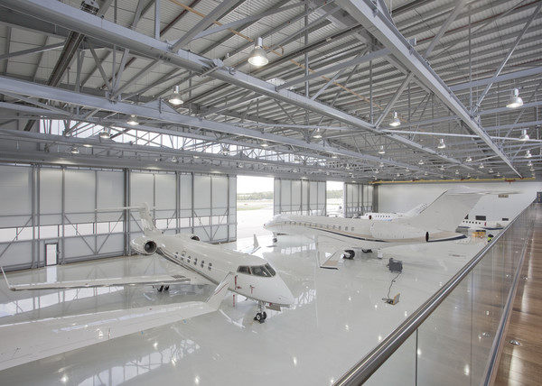 卡塔尔多哈-机场豪华贵宾休息室_40SHH_pM_-Private-jet-hangar.jpg