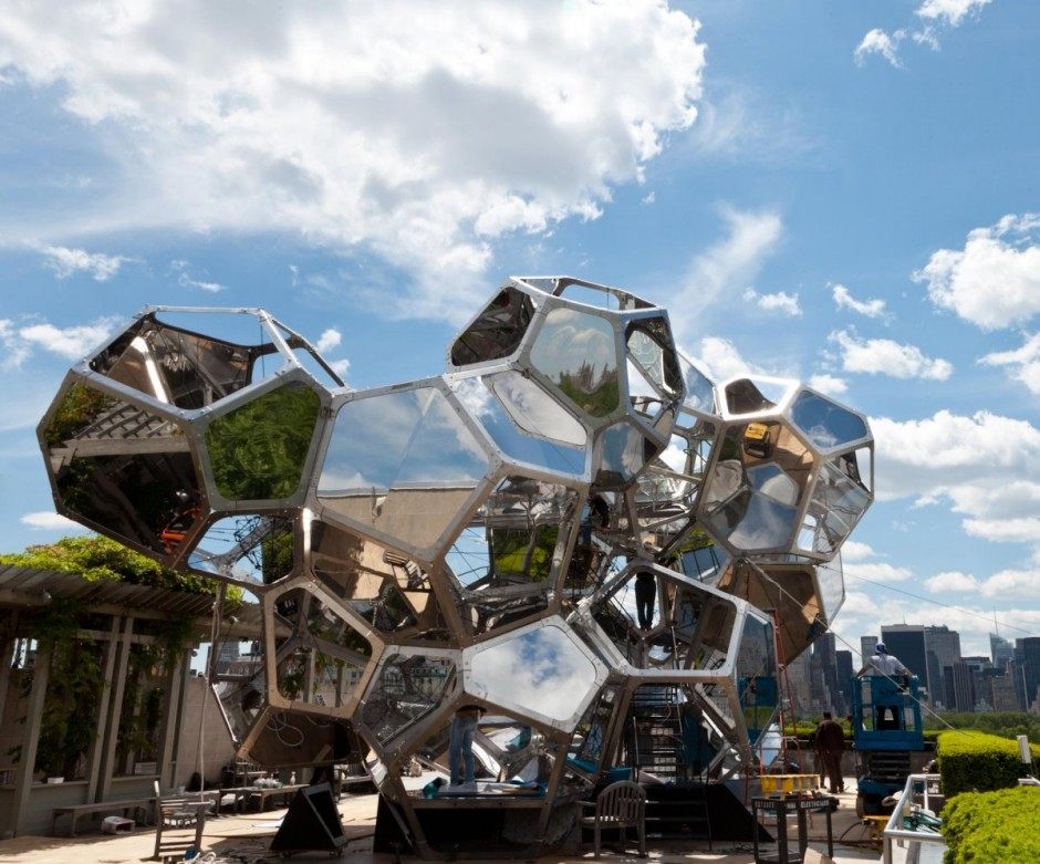 在屋顶上:云城 装置艺术  Tomás Saraceno 设计_ts_010812_02-940x781.jpg