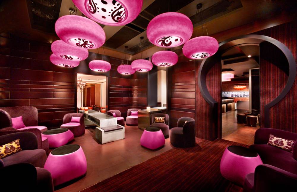 迪拜君悦酒店的酒吧设计 \ Hirsch Bedner Associates_DXBGH_TheLivingRoom_Valvet_Lounge_2.jpg