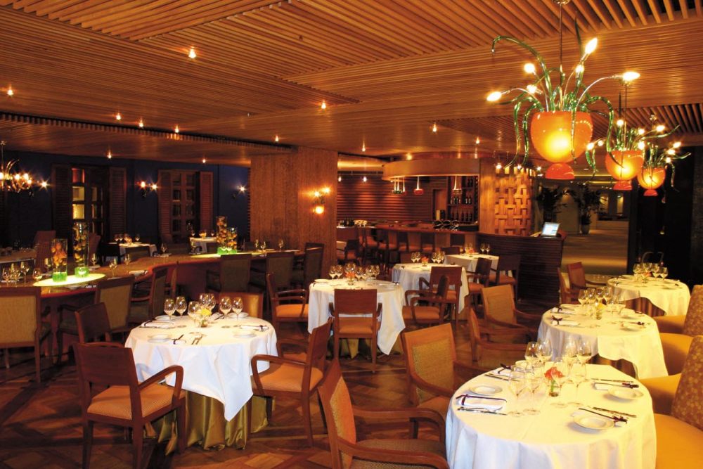 马尼拉艾莎香格里拉大酒店 Edsa Shangri-La_(B)25f015h - Paparazzi Full Interior.jpg