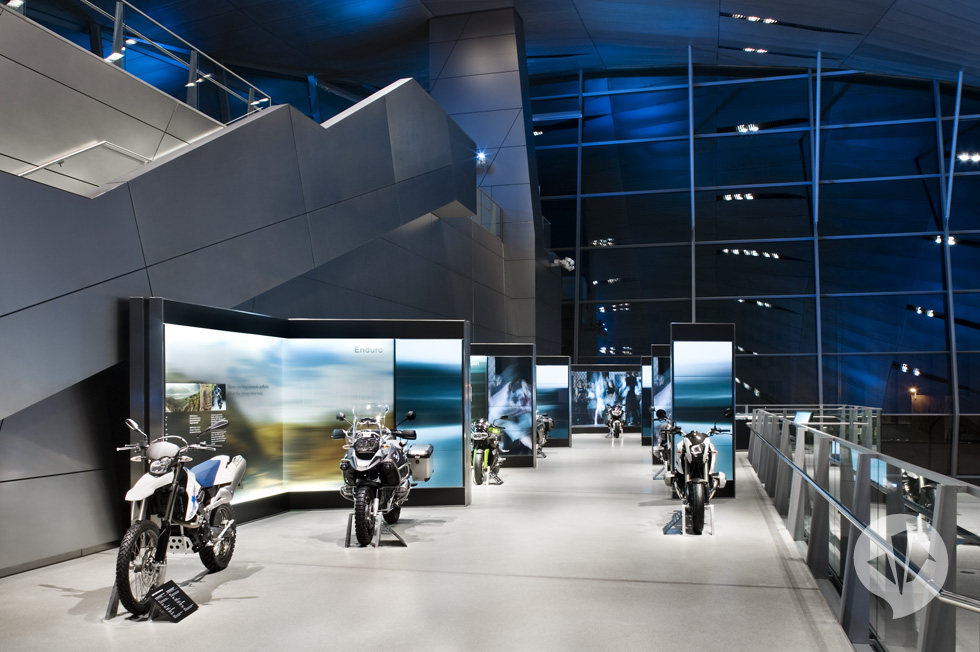 BMW "The car is the star"-宝马展示设计_DP_IMG_BMW-Welt_Motorradausstellung_02.jpg