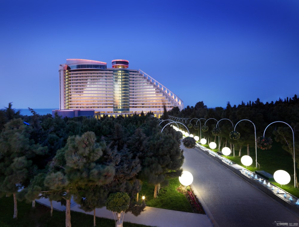 巴库卓美亚Bilgah海滩酒店 Jumeirah Bilgah Beach Hotel_Jumeirah_Bilgah_Beach_Hotel_-_Hotel_Exterior_at_Night.jpg