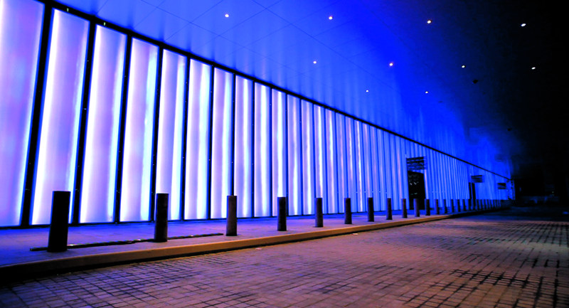 滨海湾金沙-James Carpenter, Blue Reflection Facade With Light Entry Passage, 201.jpg