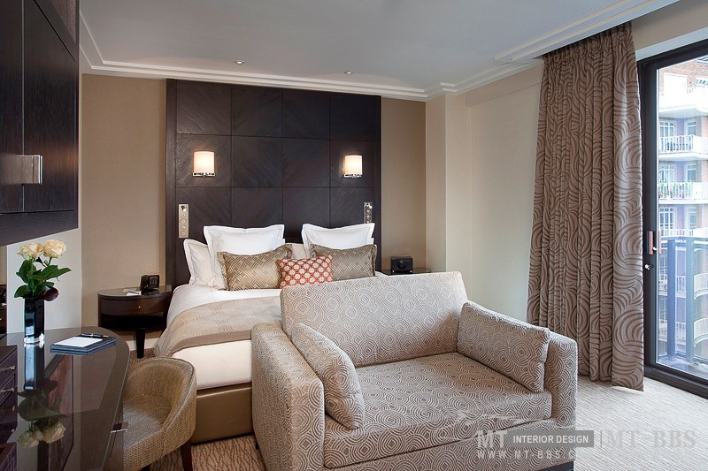 伦敦朱美亚卡尔顿酒店(官方摄影) Jumeirah Carlton Tower_Jumeirah_Carlton_Tower_-_Deluxe_Room_Bedroom_01.jpg