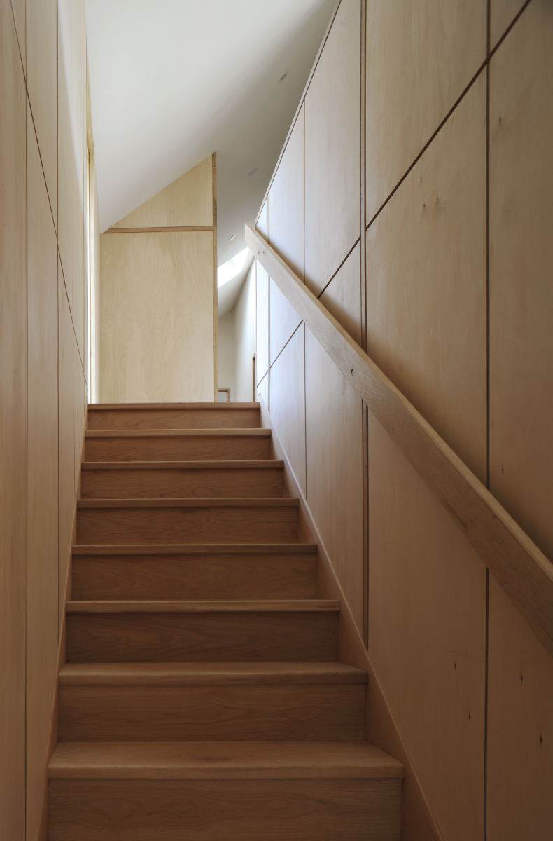 英国威尔士-Ty Pren Eco-House_11_David-Grandorge_Feilden-Fowles_Ty-Pren_Stair.jpg