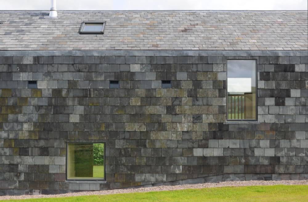 英国威尔士-Ty Pren Eco-House_16_David-Grandorge_Feilden-Fowles_Ty-Pren_Slate-to-Northern-Facade.jpg