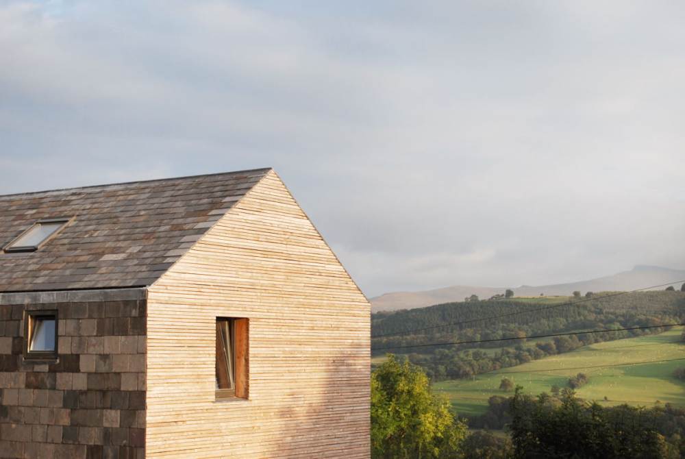 英国威尔士-Ty Pren Eco-House_20_Feilden-Fowles_Ty-Pren_View-to-Welsh-Landscape.jpg