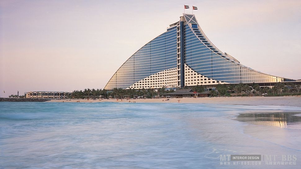 迪拜卓美亚海滩酒店 Jumeirah Beach Hotel_002829-09-exterior-day-beach.jpg