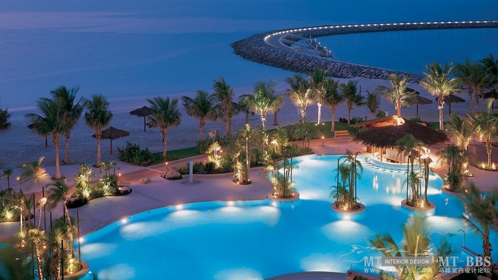 迪拜卓美亚海滩酒店 Jumeirah Beach Hotel_002829-02-pool-at-night.jpg