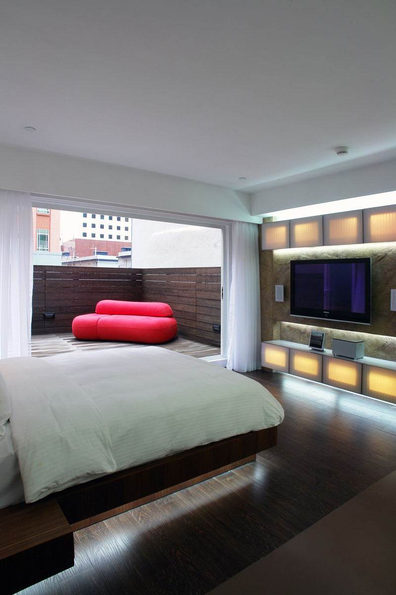 香港湾仔轩尼诗道 Hotel V_Hotel-V_studio-OFF_plusMOOD_terrace-suite-2.jpg