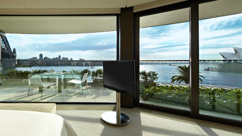 悉尼柏悦酒店 Park Hyatt Sydney_SYDPH_P116_Sydney_Suite_Master_Bedroom_View_53694_1280x720.jpg