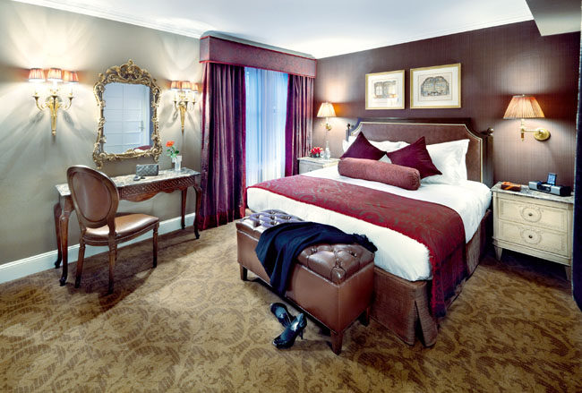 纽约雅典娜广场酒店_12 Deluxe Suite Bedroom.jpg