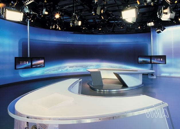 Veech-VMA-ORFNewsroom2002-w01.jpg