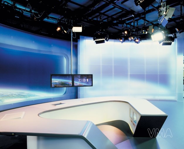 Veech-VMA-ORFNewsroom2002-w05.jpg