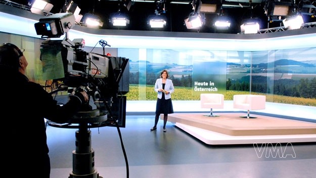 Veech-VMA-ORF-NEWSROOM-w05.jpg
