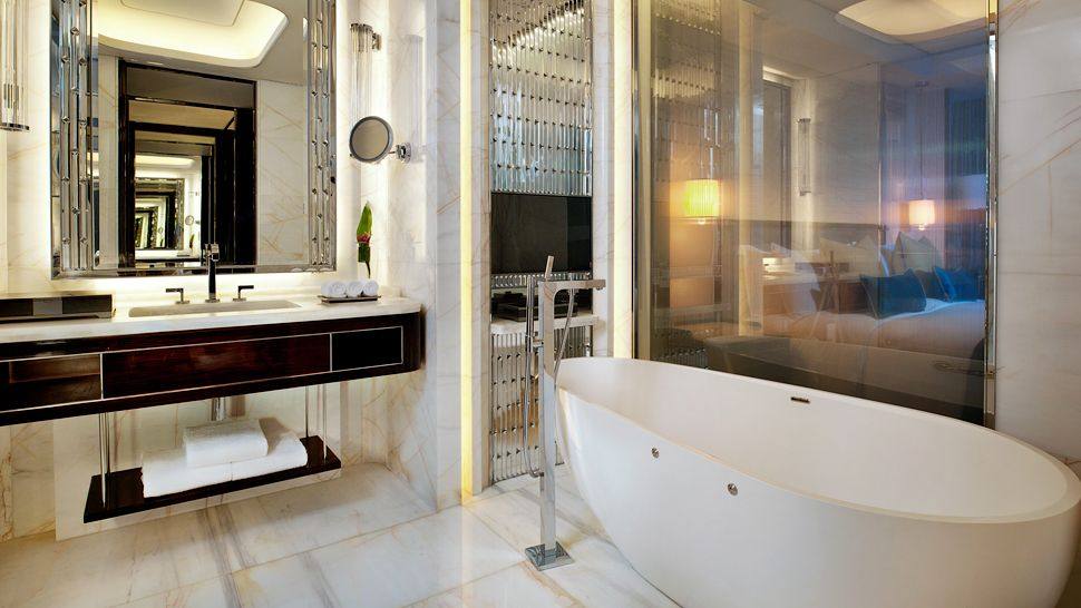 009912-14-Deluxe-Room-Bathroom.jpg