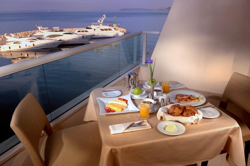 克罗地亚 斯普利特 艾美酒店(官方摄影)_5)Le Meridien Lav, Split—In-Room Balcony Dining 拍攝者.jpg