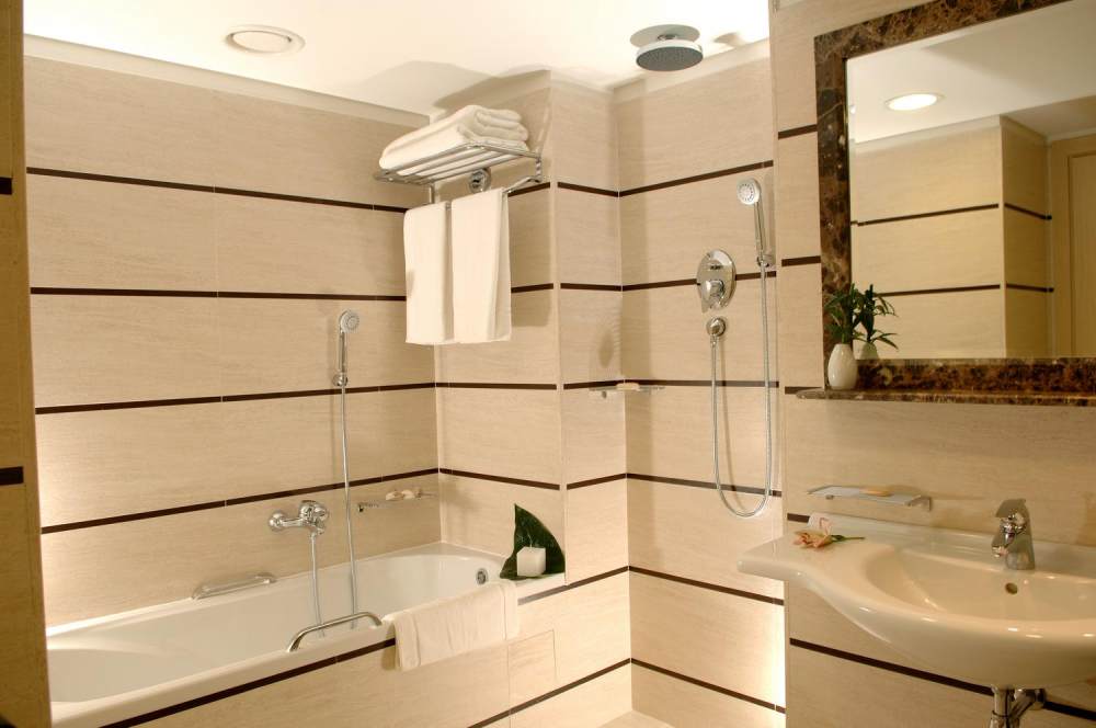 克罗地亚 斯普利特 艾美酒店(官方摄影)_14)Le Meridien Lav, Split—Standard Room Bathroom 拍攝者.jpg