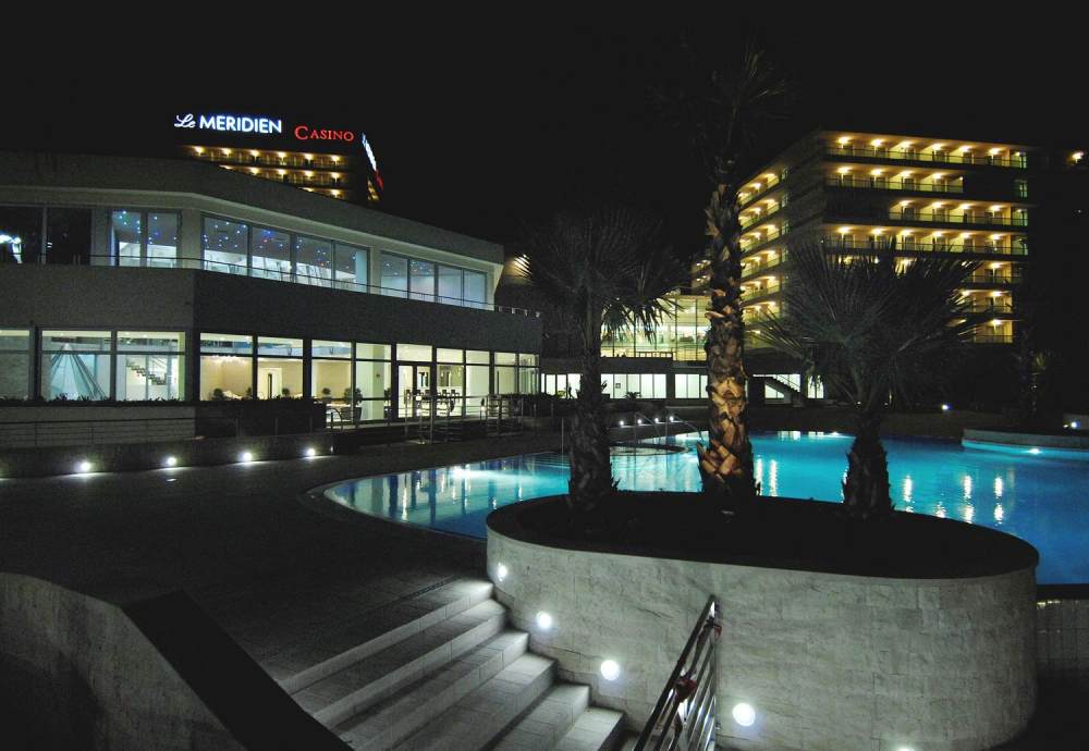 克罗地亚 斯普利特 艾美酒店(官方摄影)_16)Le Meridien Lav, Split—Night image of the pool 拍攝者.jpg