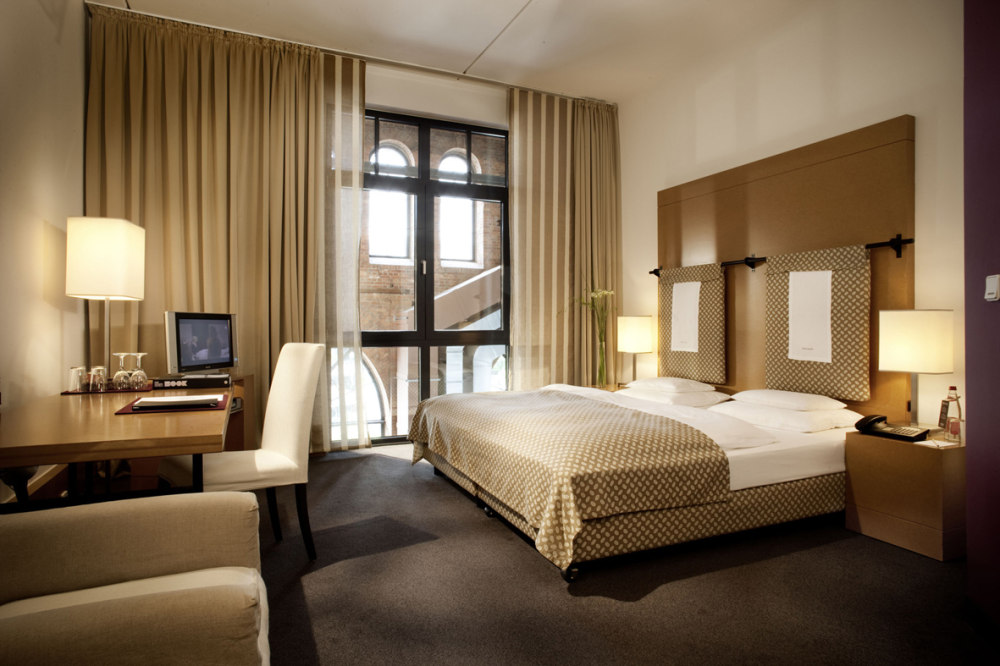 GASTWERK HOTEL HAMBURG_Atrium-Zimmer_Gastwerk-Hotel-Hamburg.jpg