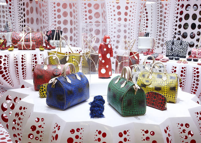 路易威登和草间弥生　　概念在Selfridges商店_dezeen_Louis-Vuitton-and-Kusama-concept-store-at-Selfridges_ss_11.jpg