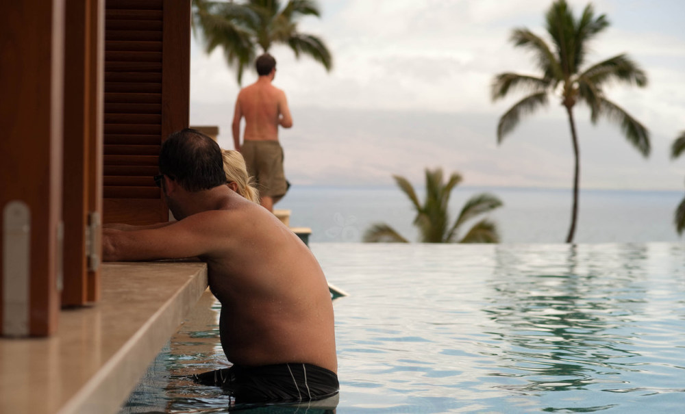 （毛伊岛）四季度假酒店 Four Seasons Resort Maui官方摄影_drink-service-adult-pool-four-seasons-maui-v390153-1280.jpg