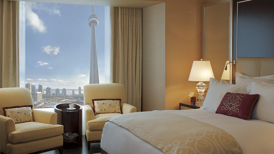 多伦多丽思卡尔顿酒店(The Ritz-Carlton,Toronto )_One-Bedroom Corner Suite (features King Size Bed and Pull-Out Queen Sofa Bed) - .jpg