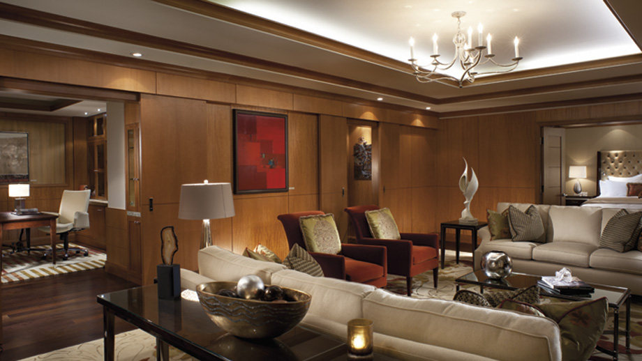 多伦多丽思卡尔顿酒店(The Ritz-Carlton,Toronto )_The Ritz-Carlton Suite - Features a spacious living room, entry foyer with powde.jpg