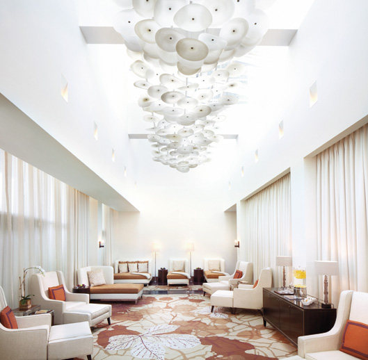 多伦多丽思卡尔顿酒店(The Ritz-Carlton,Toronto )_The Urban Sanctuary - Basking under the natural light of the all-glass fifth flo.jpg