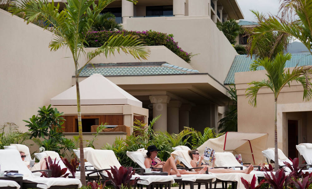 （毛伊岛）四季度假酒店 Four Seasons Resort Maui官方摄影_lounge-chairs-adult-pool-four-seasons-maui-v390150-1280.jpg
