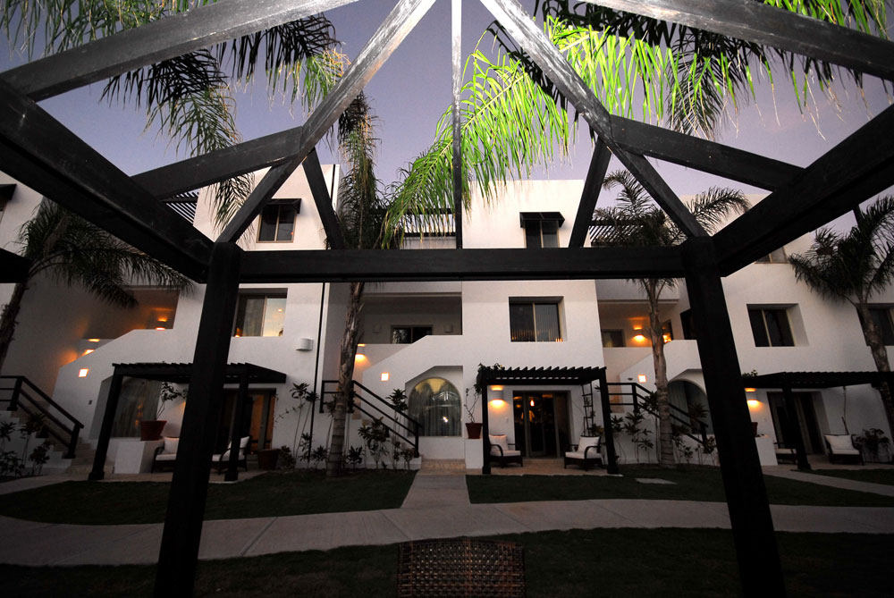 伯利兹圣佩德罗Las Terrazas Resort_Exterior-Garden-View-Building.jpg