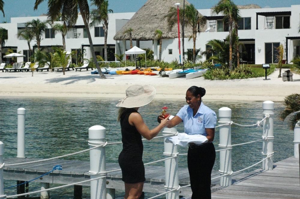 伯利兹圣佩德罗Las Terrazas Resort_Greeted-Upon-Arrival.jpg