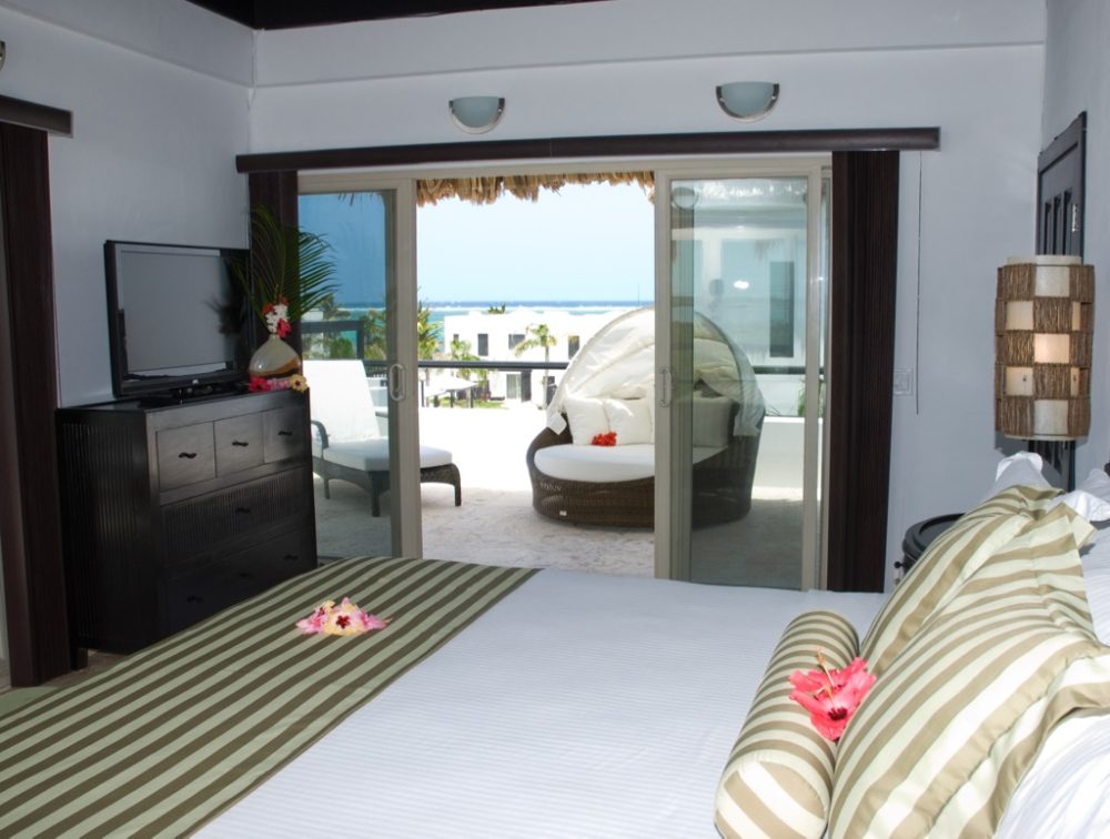 伯利兹圣佩德罗Las Terrazas Resort_Master-Bedroom-With-Ocean-View.jpg