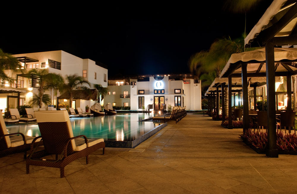 伯利兹圣佩德罗Las Terrazas Resort_Pool-Exterior-Night.jpg