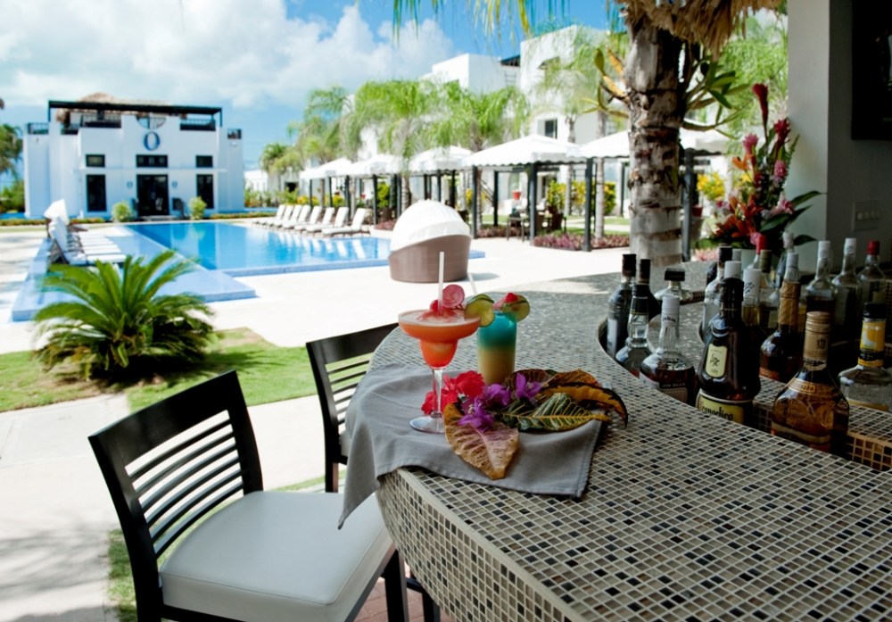 伯利兹圣佩德罗Las Terrazas Resort_Poolside-Dining.jpg