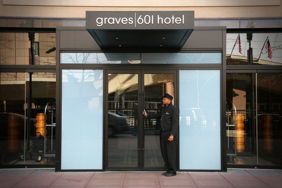 明尼阿波利斯格雷夫斯601酒店 Graves 601 Hotel_Hotel Front Entrance.jpg