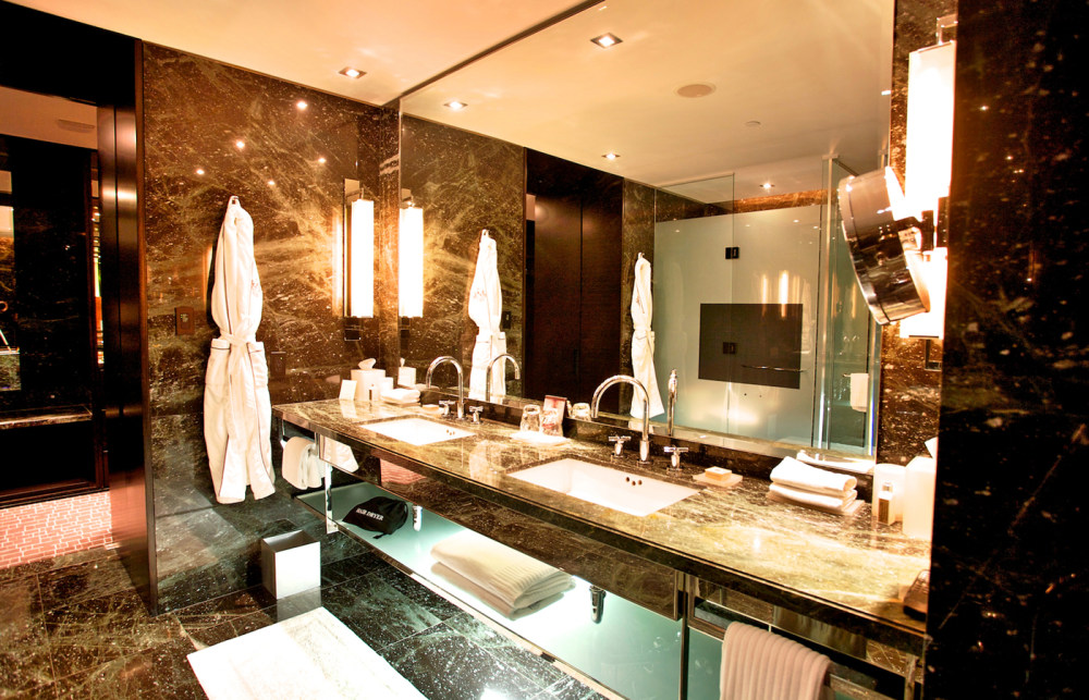 Yabu-多伦多黑泽尔顿酒店 The Hazelton Hotel Toronto_Executive_Suite_Bathroom.jpg