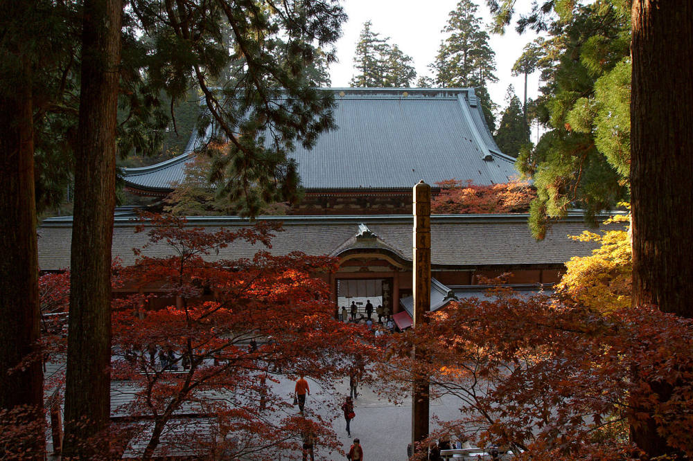 夢回大唐--日本古建築經典攝影鑒賞_延暦寺根本中堂.jpg